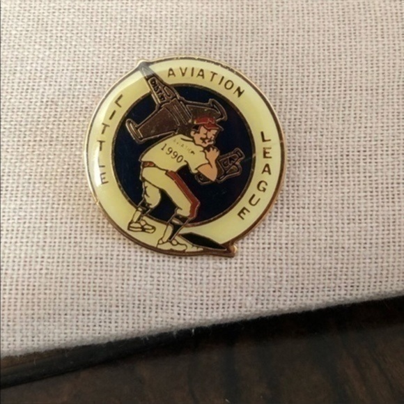 Vintage Jewelry - Vintage 1990 Pin